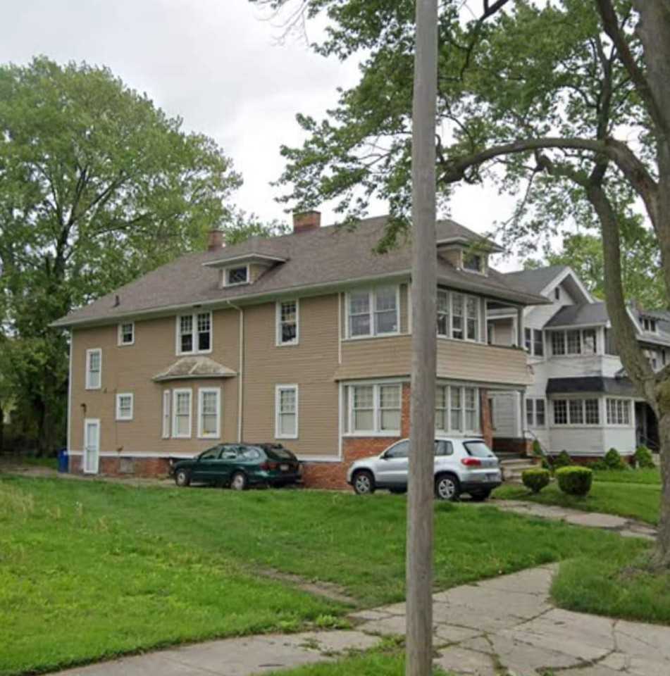 325 Rockingham St - Photo 2 of 9