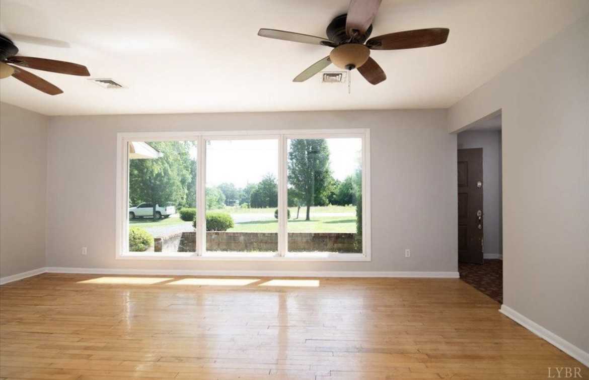 233 Matthews Rd - Photo 3 of 14