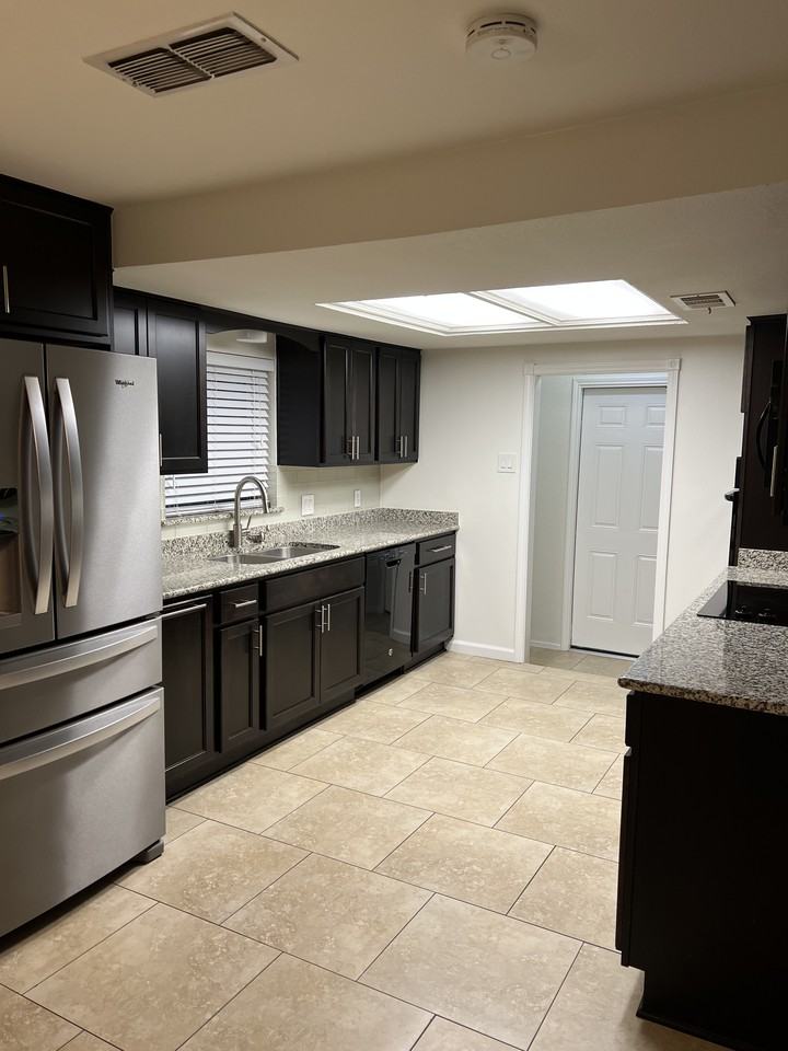 1224 Ridgewood Cir - Photo 3 of 6