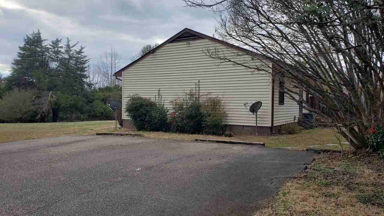 2082 Dogtown Rd - Photo 3 of 9