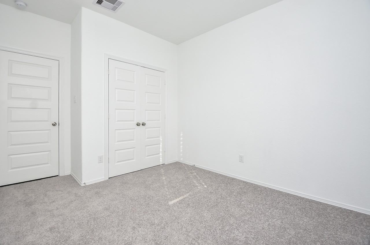5715 Aurora Greens Ln #1 - Photo 6 of 33