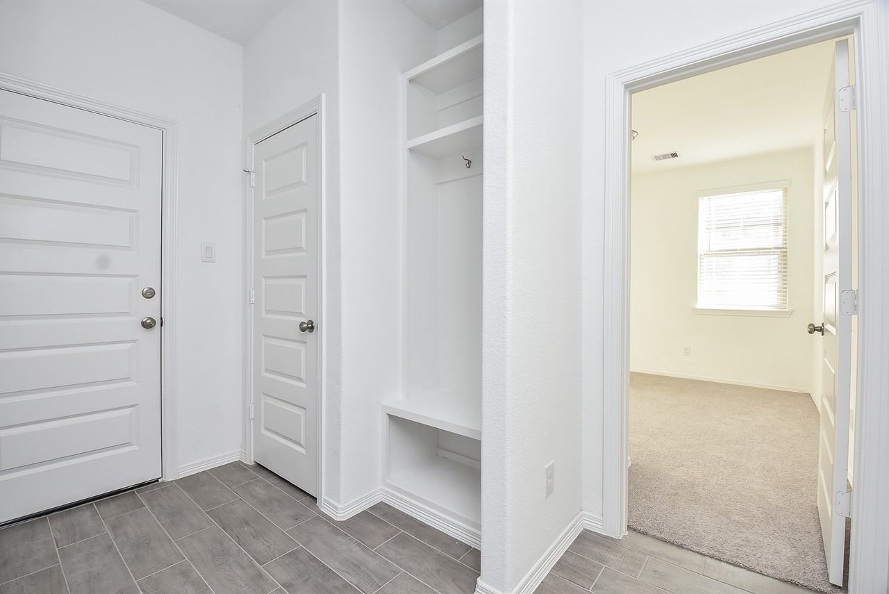 5715 Aurora Greens Ln #1 - Photo 7 of 33