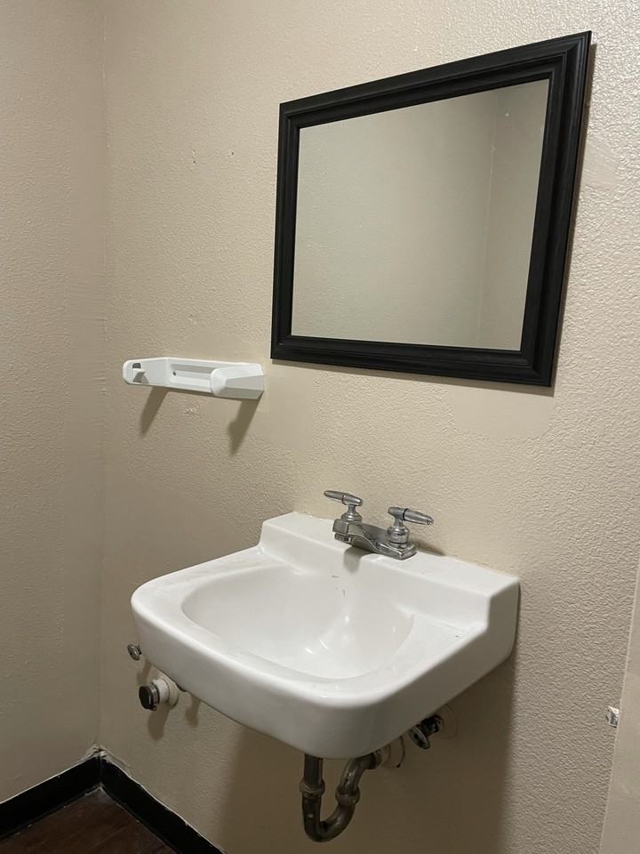 205 W Rancier Ave #E - Photo 7 of 8