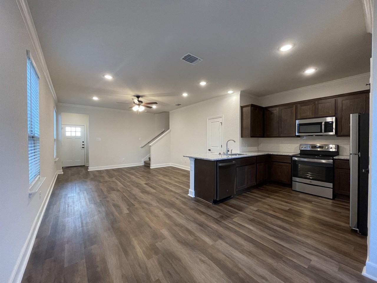 2207 Lynwood Bend San Antonio, Tx. 78245 - 101 #101 - Photo 4 of 26