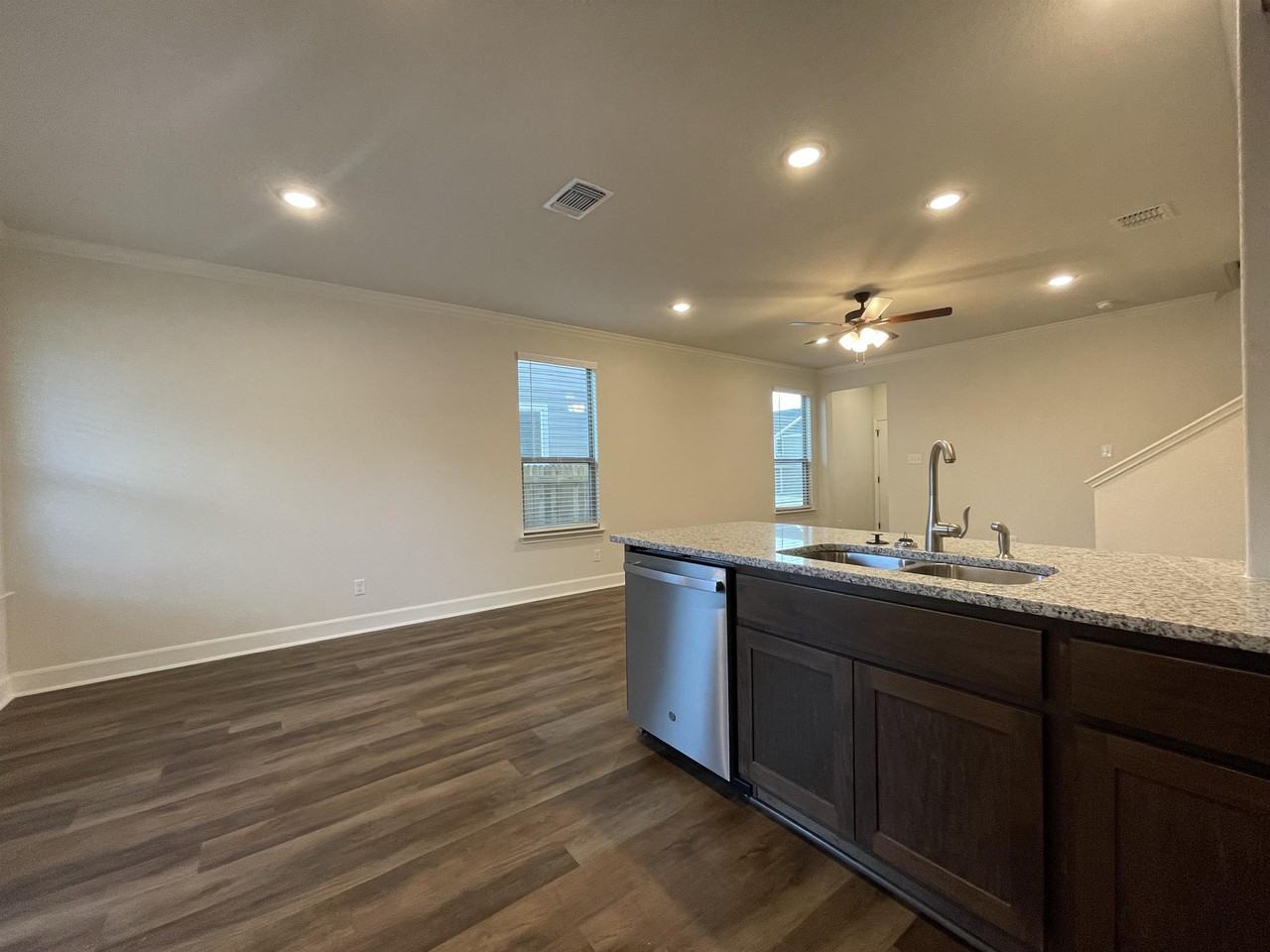 2207 Lynwood Bend San Antonio, Tx. 78245 - 101 #101 - Photo 6 of 26