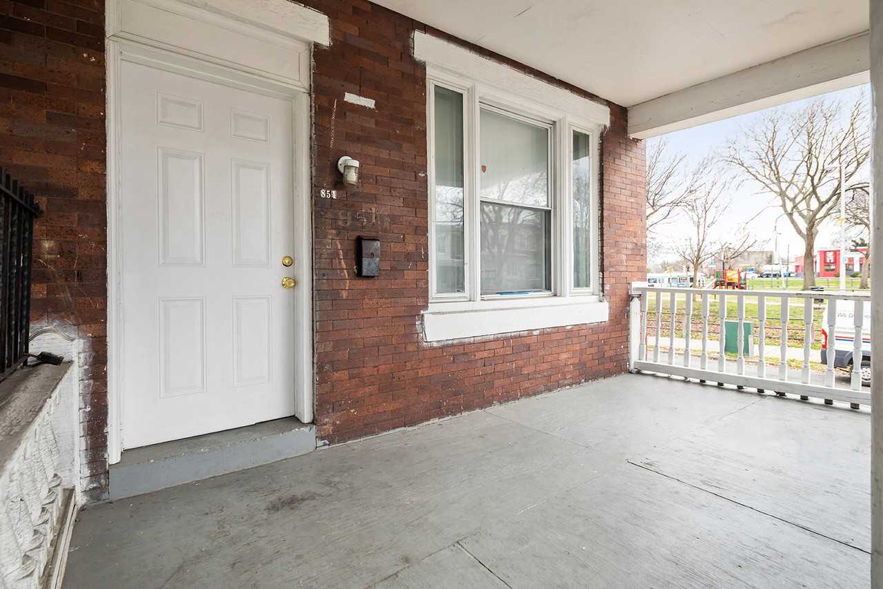 851 S 57th St #1 - Photo 4 of 41