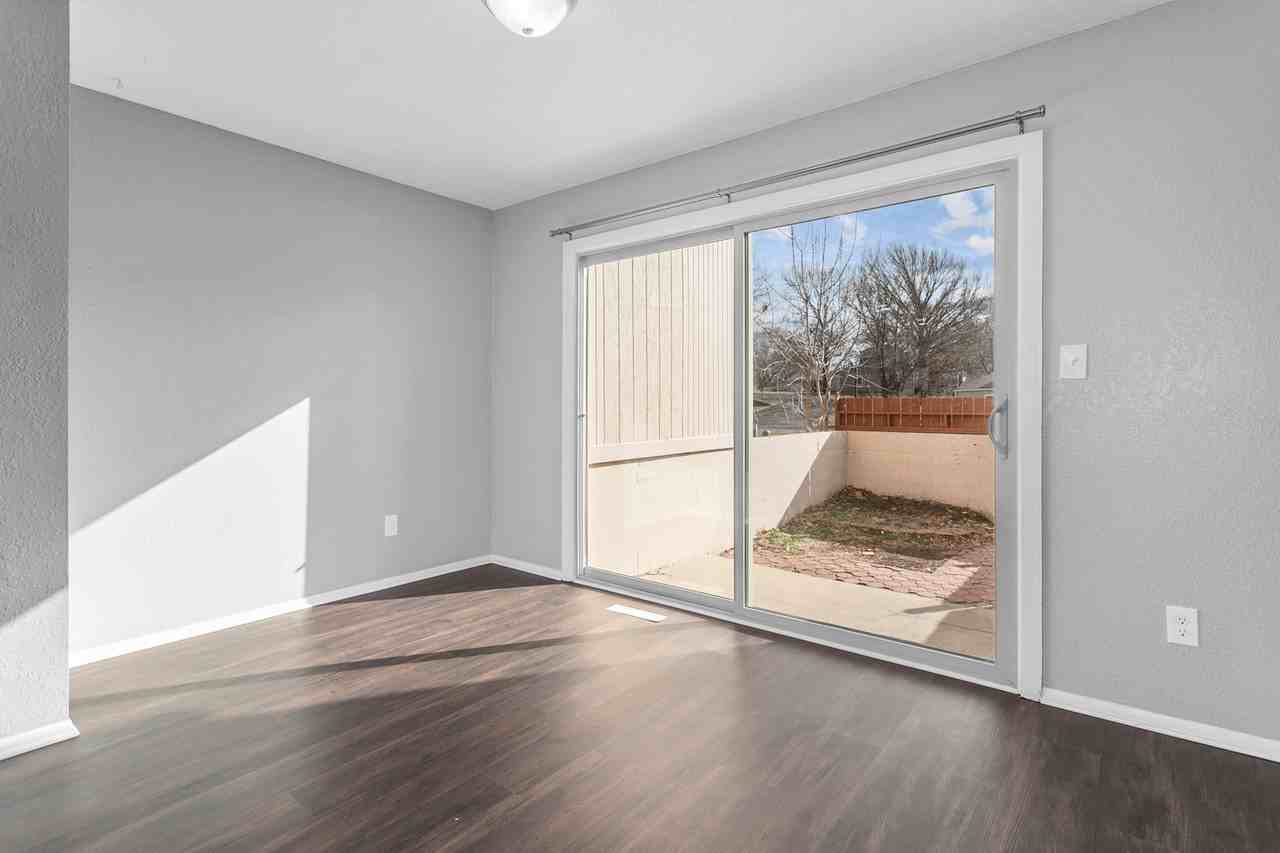 565 Nw Valleybrook Rd #1 - Photo 6 of 29