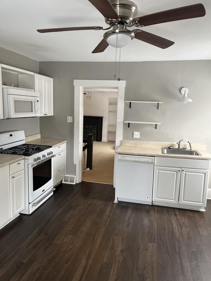 216 W 2nd St #2 - Photo 4 of 13