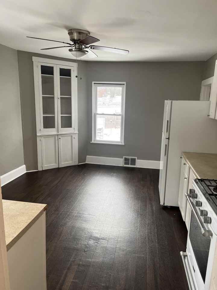 216 W 2nd St #2 - Photo 5 of 13