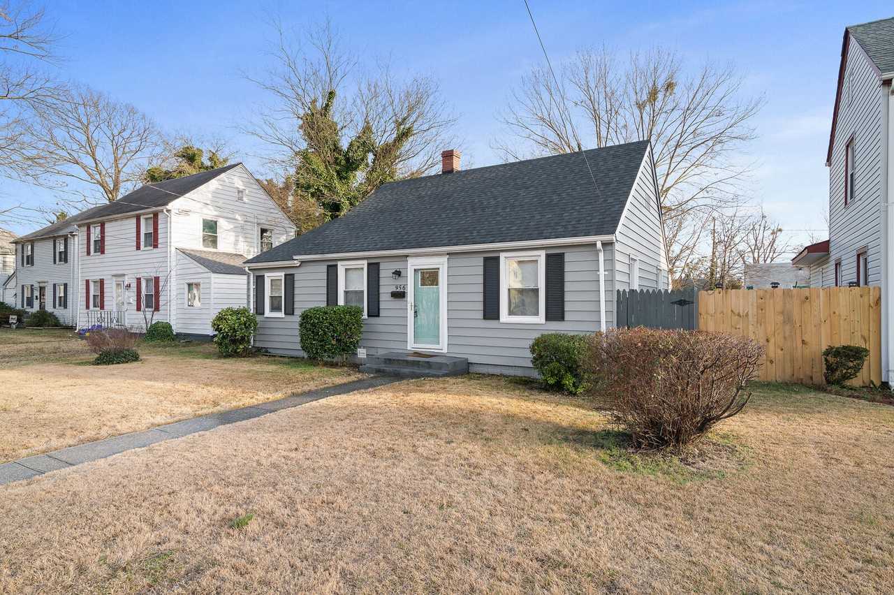 956 15th St #1 - Photo 2 of 24