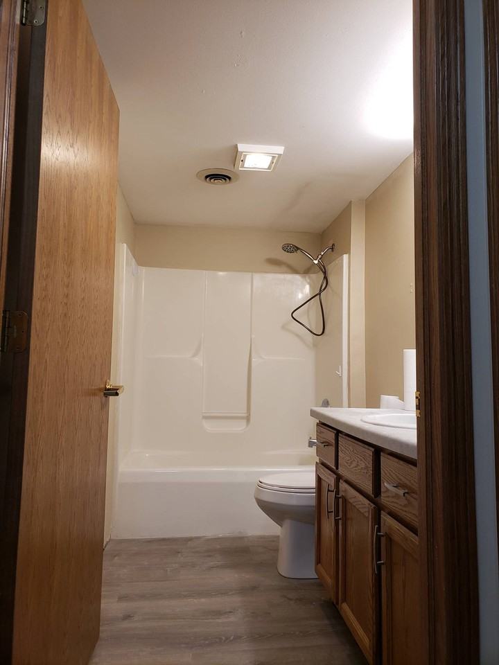 550 Waterloo Rd #4 - Photo 3 of 11