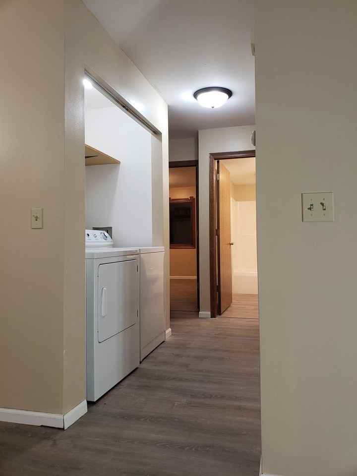 550 Waterloo Rd #4 - Photo 4 of 11