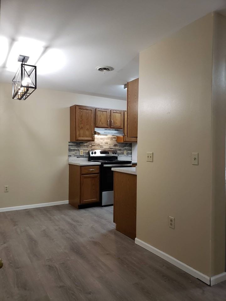 550 Waterloo Rd #4 - Photo 6 of 11
