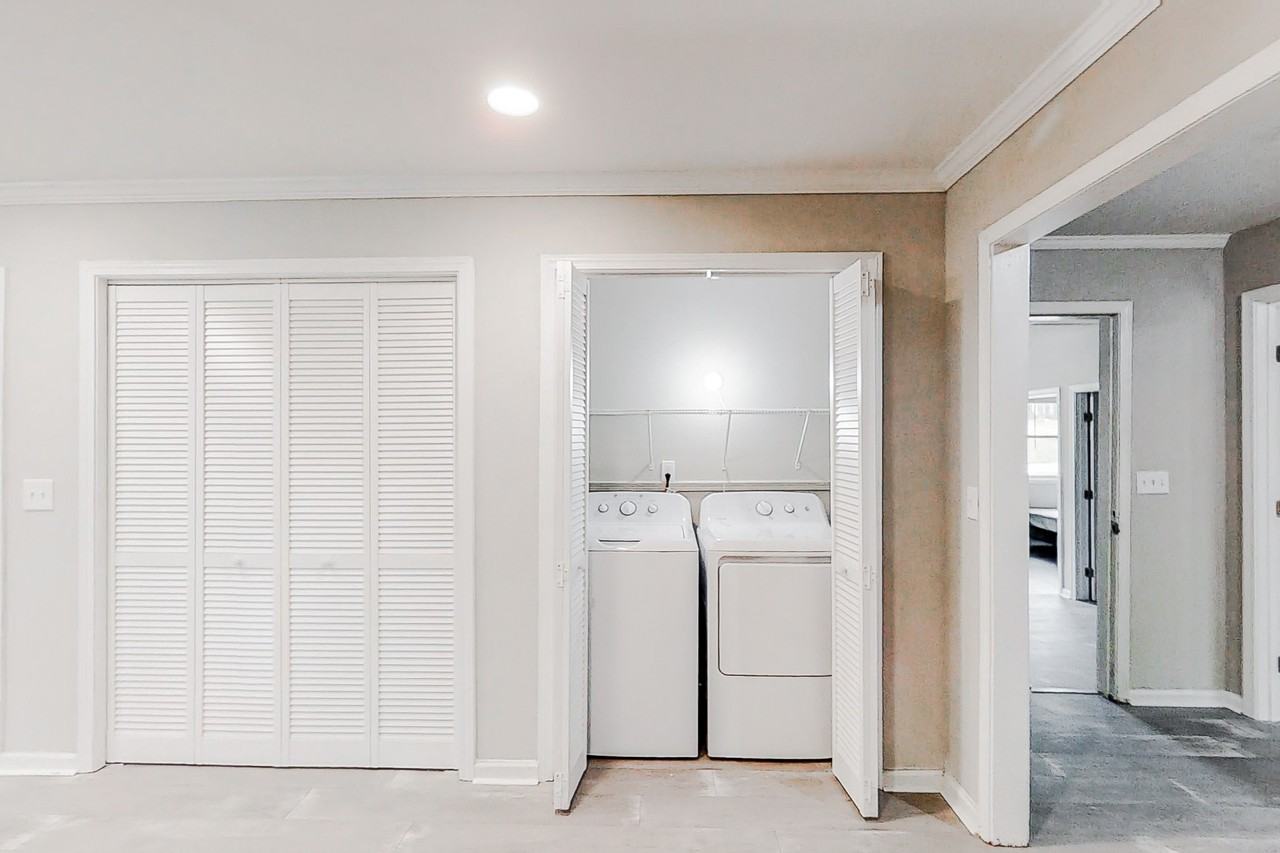 Charlemagne Dr - Photo 5 of 12