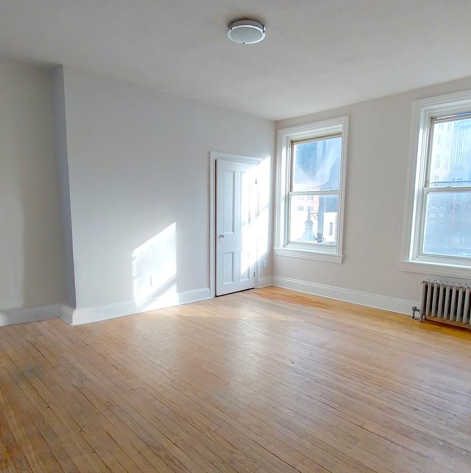208 E Hanover StUnit 3 #3 - Photo 2 of 6