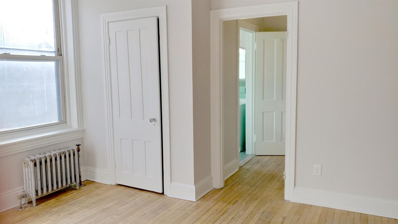 208 E Hanover StUnit 3 #3 - Photo 3 of 6
