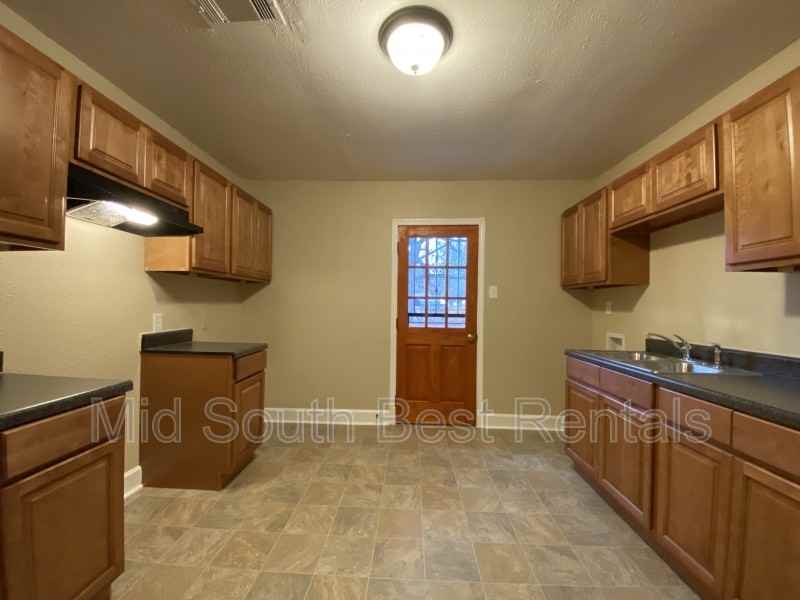 3686 Vivia Ave - Photo 3 of 6