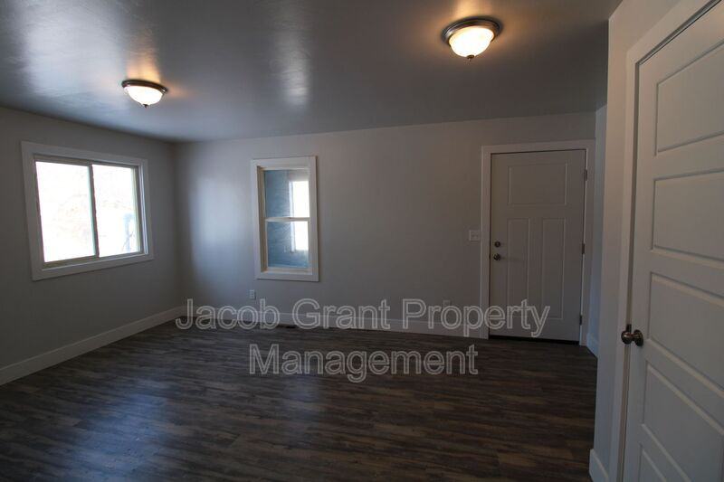 1310 Lake Ave - Photo 5 of 13
