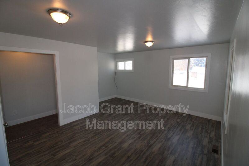 1310 Lake Ave - Photo 6 of 13