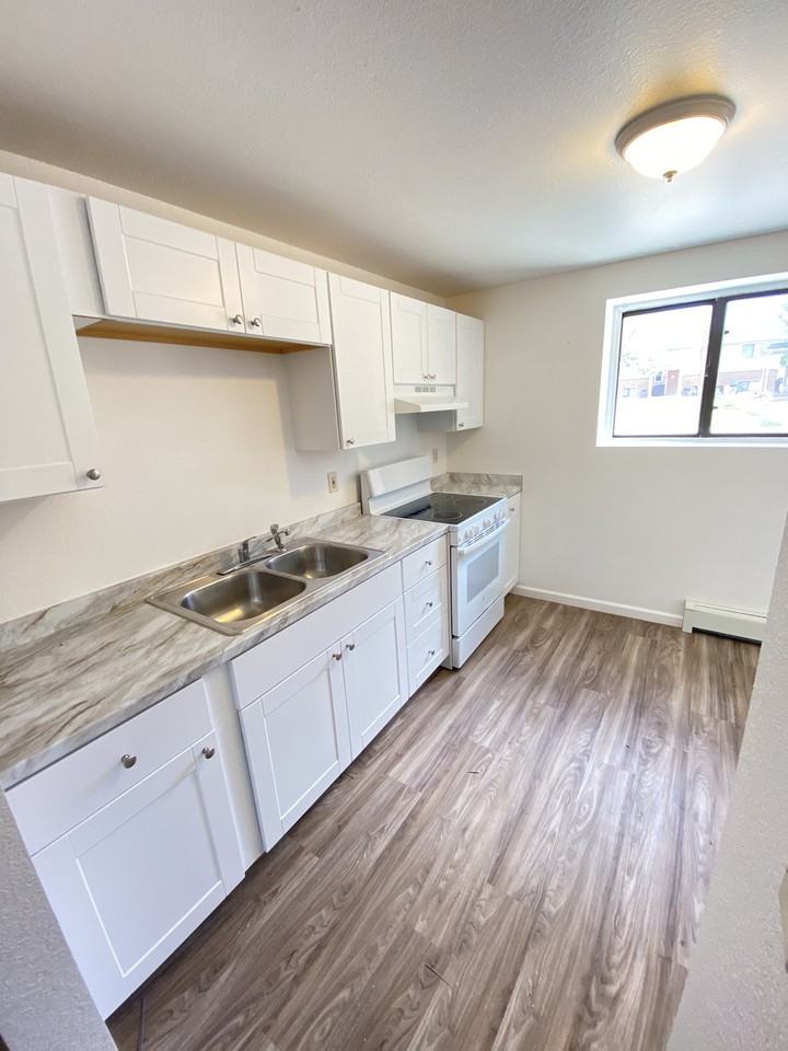 216 14th St #C - Photo 3 of 11