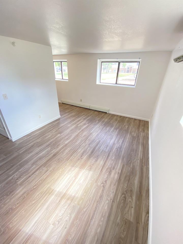 216 14th St #C - Photo 4 of 11