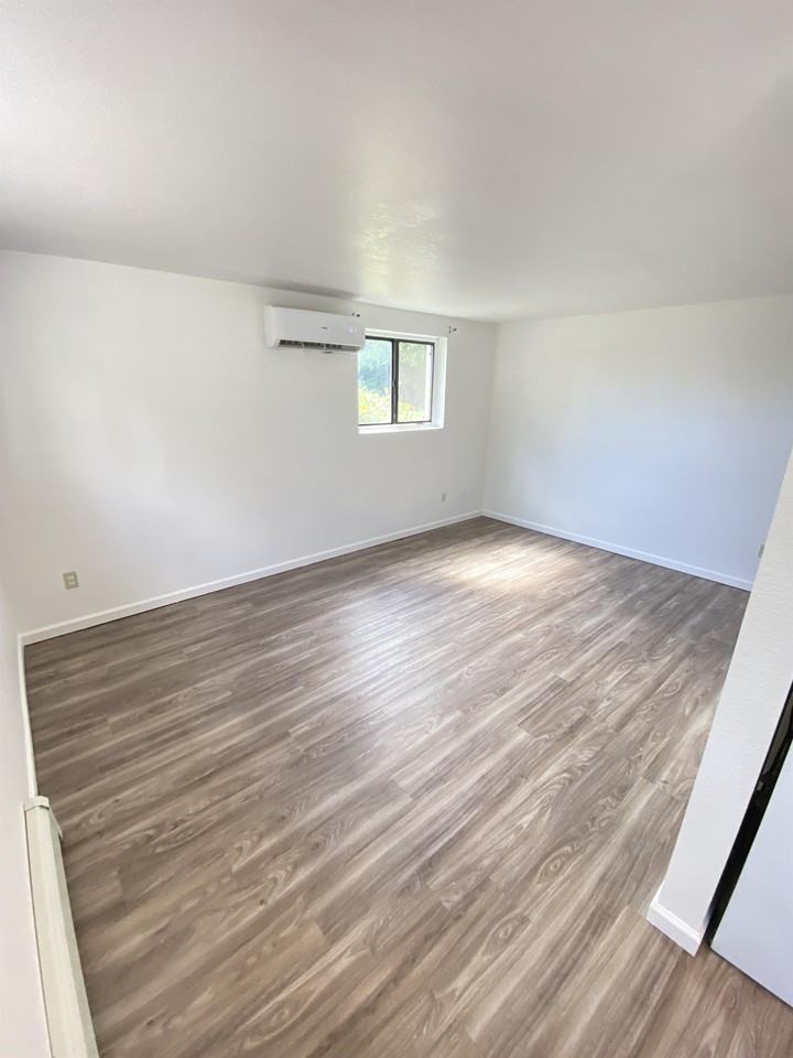 216 14th St #C - Photo 5 of 11