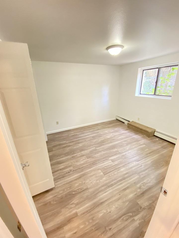 216 14th St #C - Photo 6 of 11