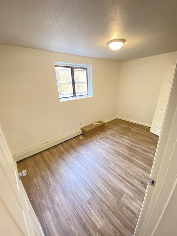 216 14th St #C - Photo 7 of 11