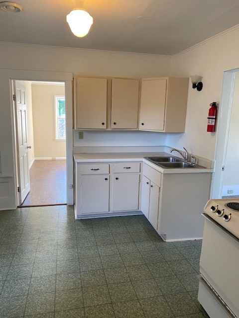 217 1/2 Lombard St - Photo 7 of 19