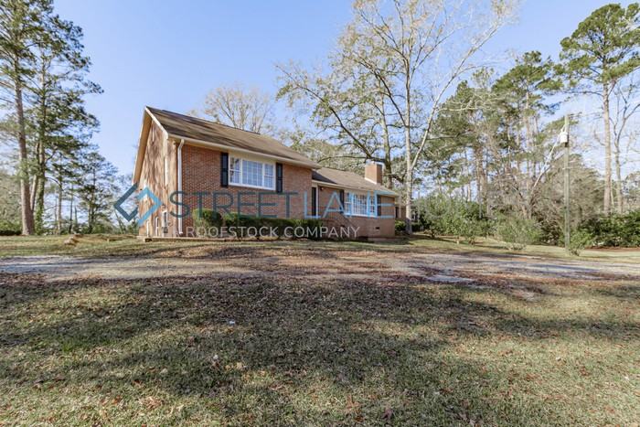 1360 Forest Hill Rd - Photo 3 of 20