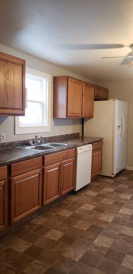 302 1st Ave E - Photo 3 of 14