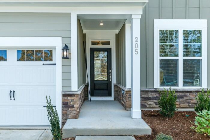 205 Condra Rd - Photo 3 of 34