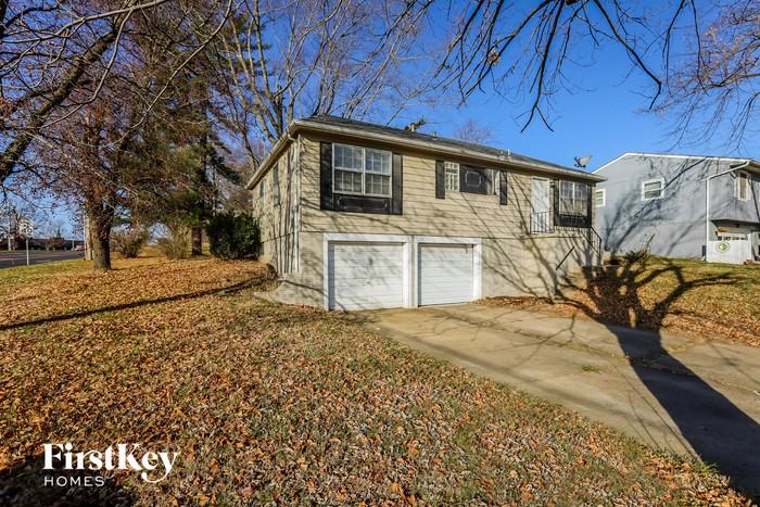 2240 Belmont Blvd - Photo 2 of 15