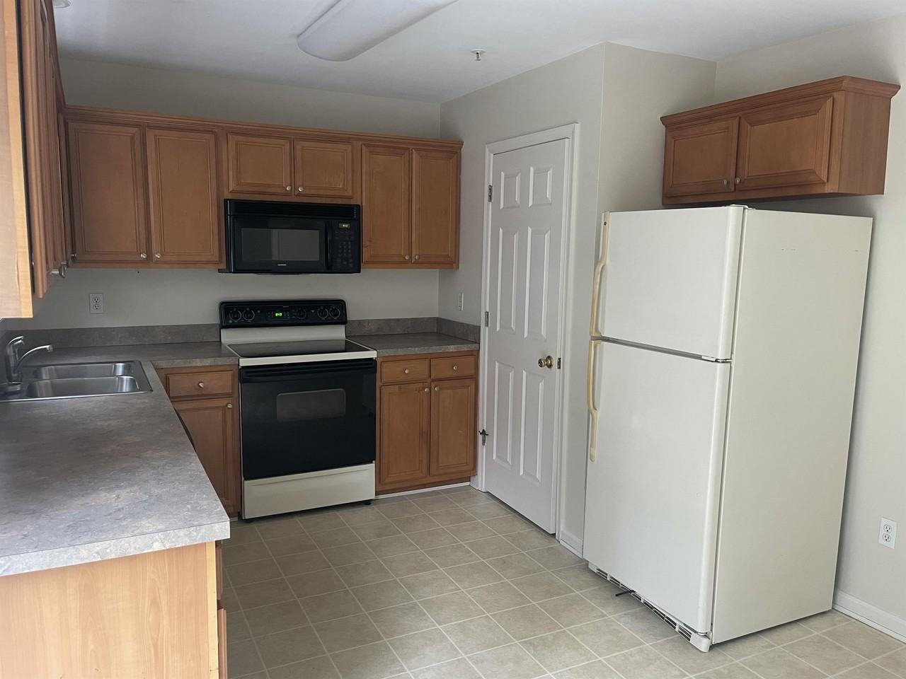 1022 Granite Ct #1 - Photo 2 of 11