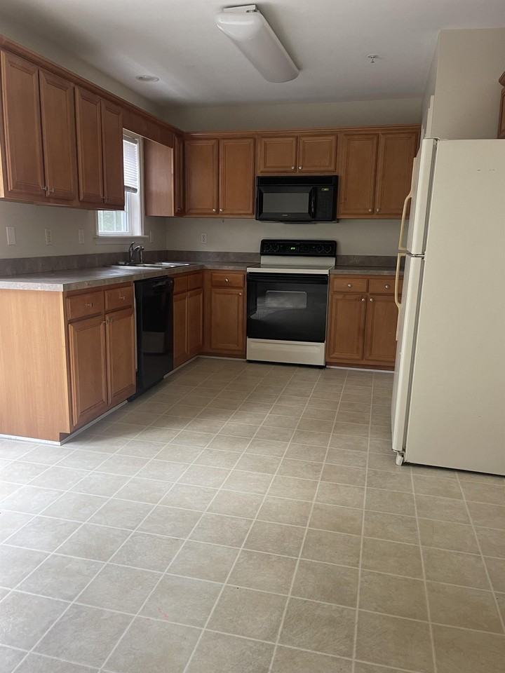 1022 Granite Ct #1 - Photo 3 of 11