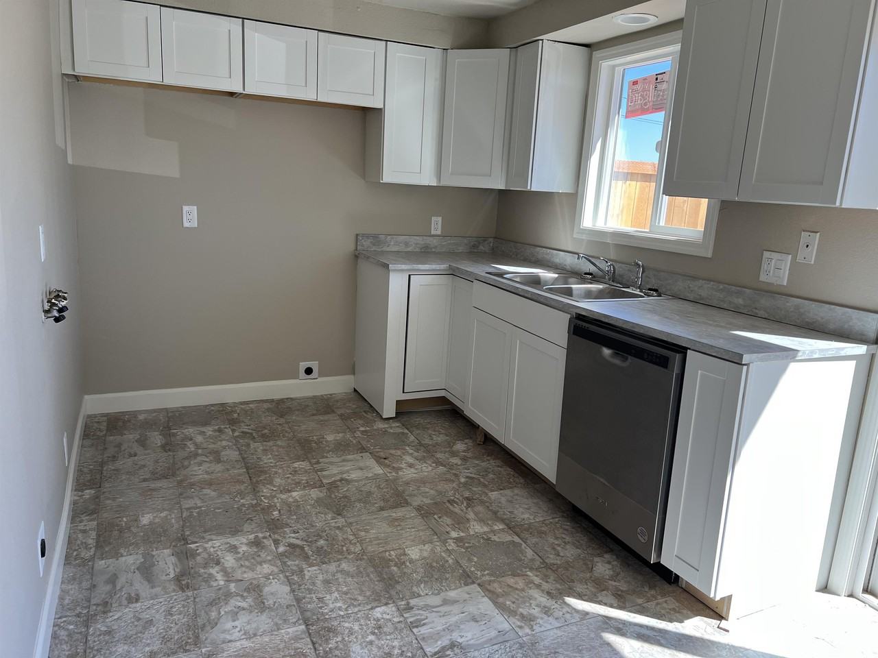 2102 Jefferson St Se #2102 - Photo 2 of 9