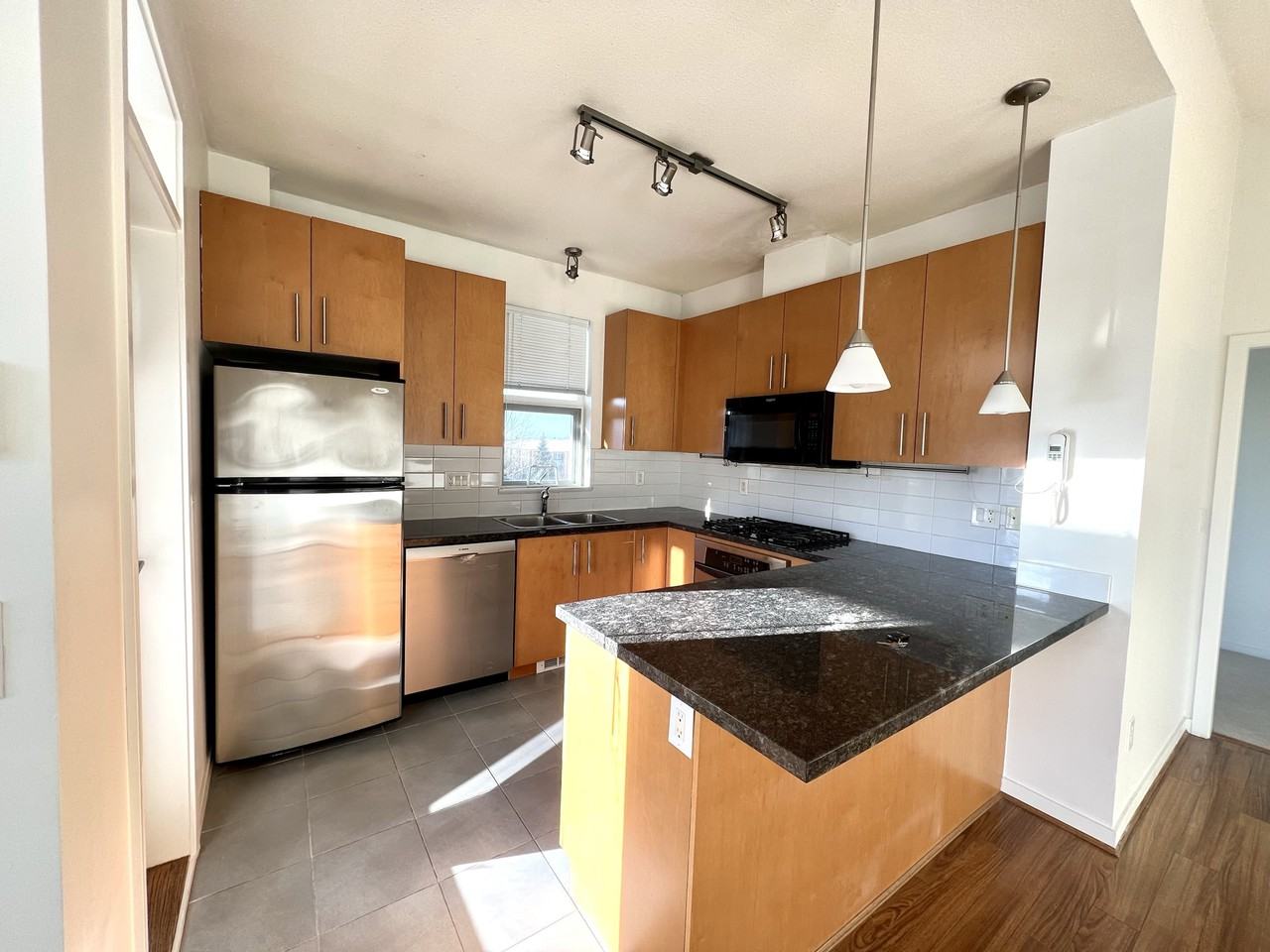 3551 Foster Avenue - Photo 7 of 10