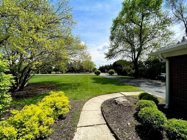 7026 Spring Mill Rd - Photo 2 of 20