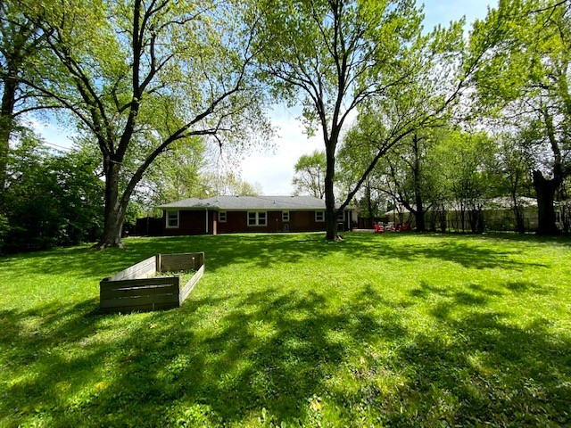 7026 Spring Mill Rd - Photo 3 of 20