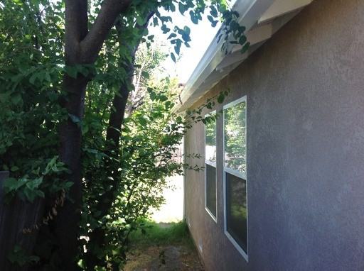 858 S 46th St - Photo 3 of 3