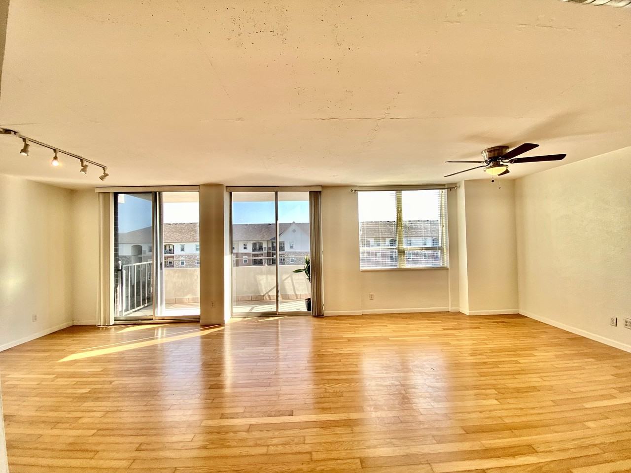 715 S Upper Broadway St #504 - Photo 3 of 23