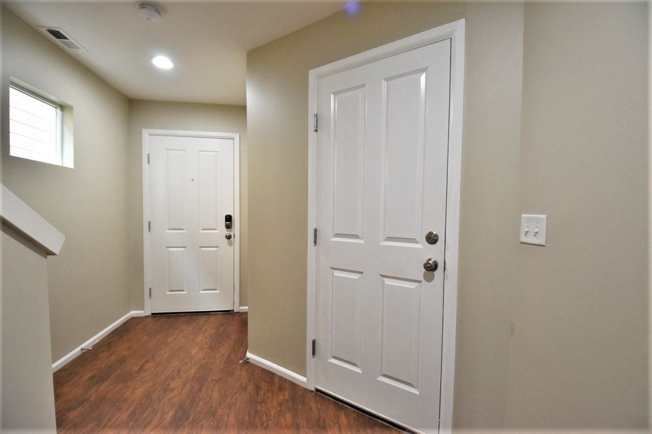 5438 Discovery St E - Photo 2 of 18