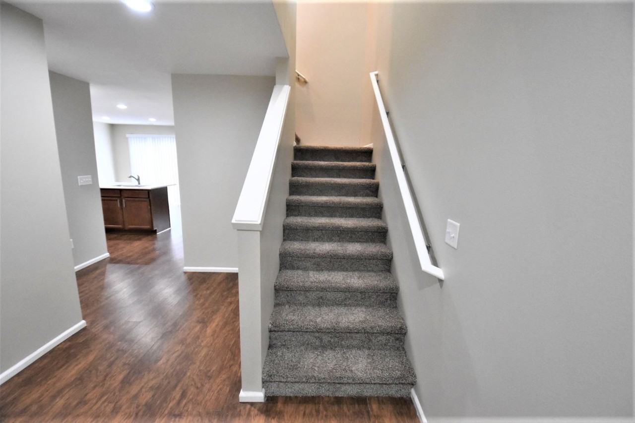 5438 Discovery St E - Photo 3 of 18