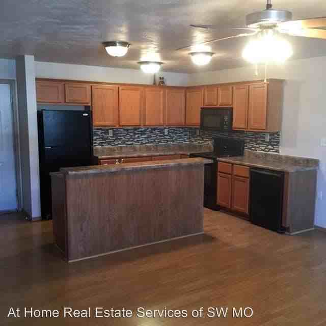 813 S. Robberson - Photo 2 of 9