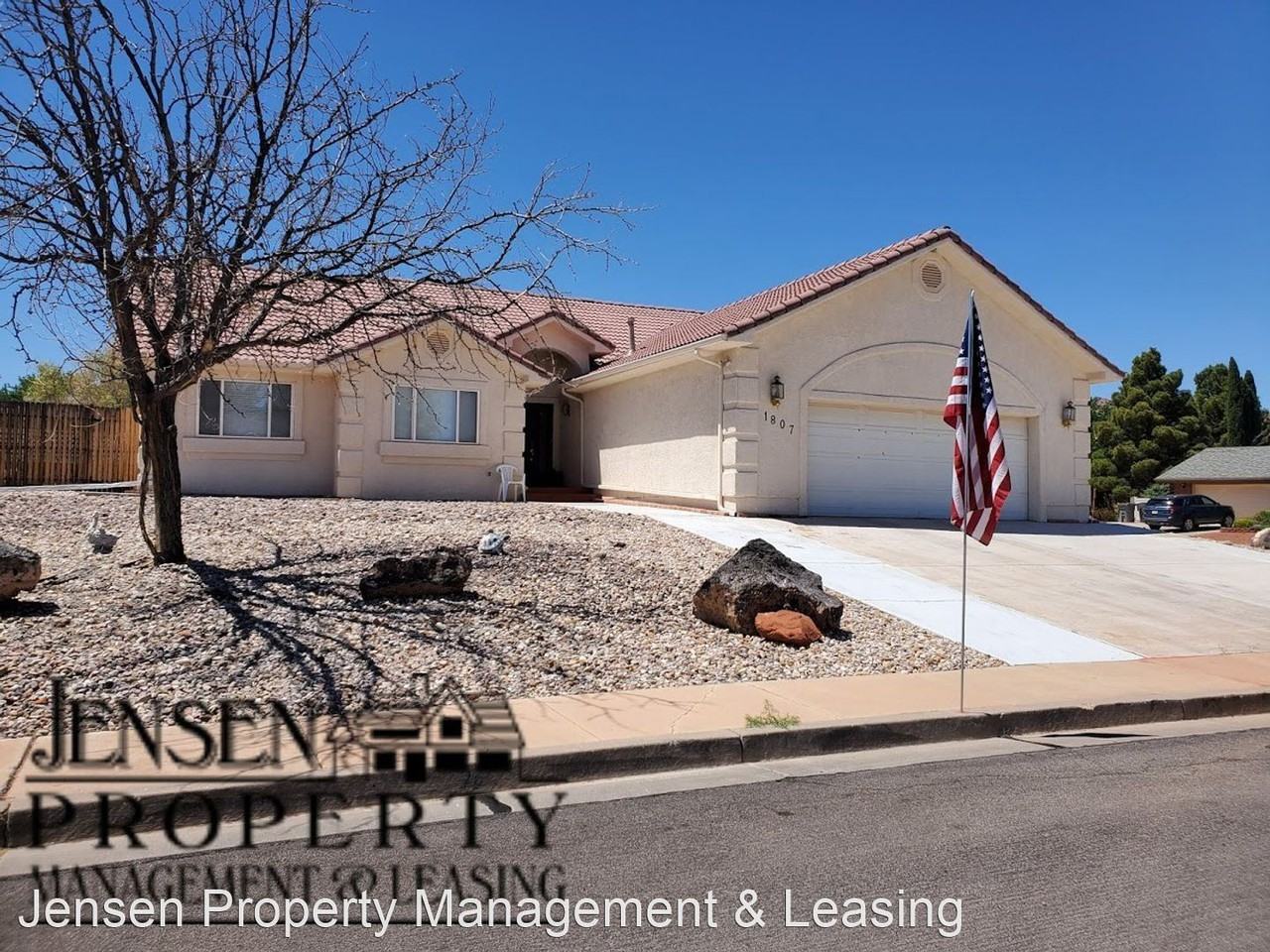 1807 Desert Dawn Dr - Photo 3 of 27