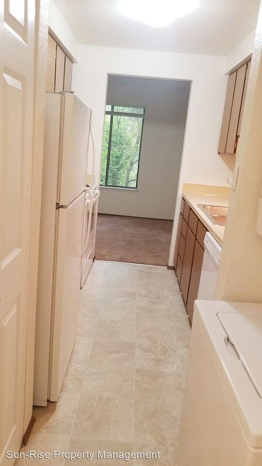 316 & 320 Elwood Ct. - Photo 3 of 12