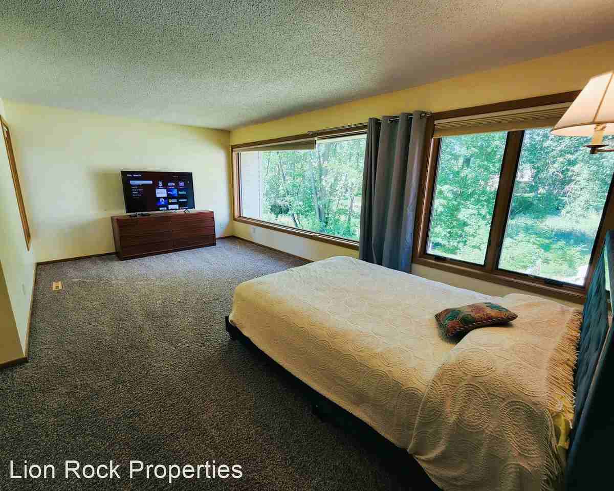 2504 Sheffield Cir N - Photo 2 of 20