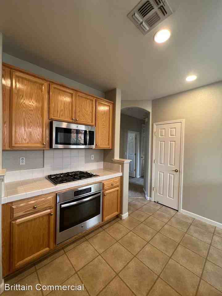 512 Sutherland Ranch Ln - Photo 2 of 21