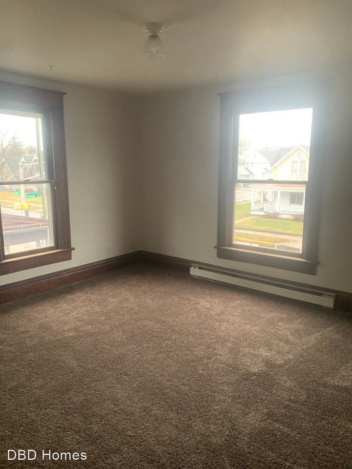 1208 Columbia Ave - Photo 2 of 5