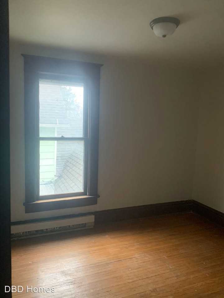 1208 Columbia Ave - Photo 3 of 5